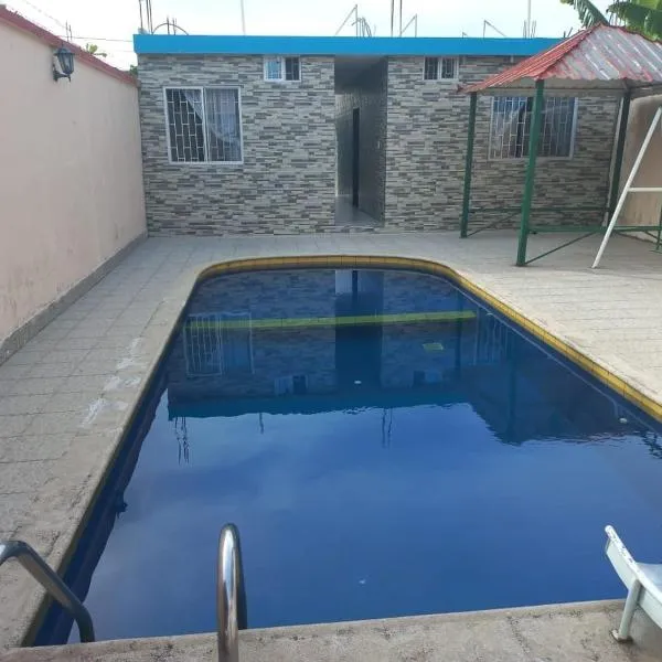 Villas Karen, hotel v destinaci Tonsupa