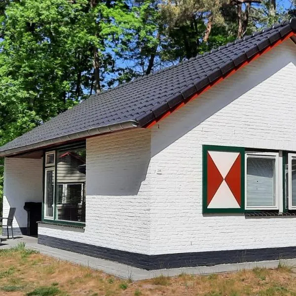 Bungalow, vrijstaand, het Vosseven nr 38, Hotel in Stramproy