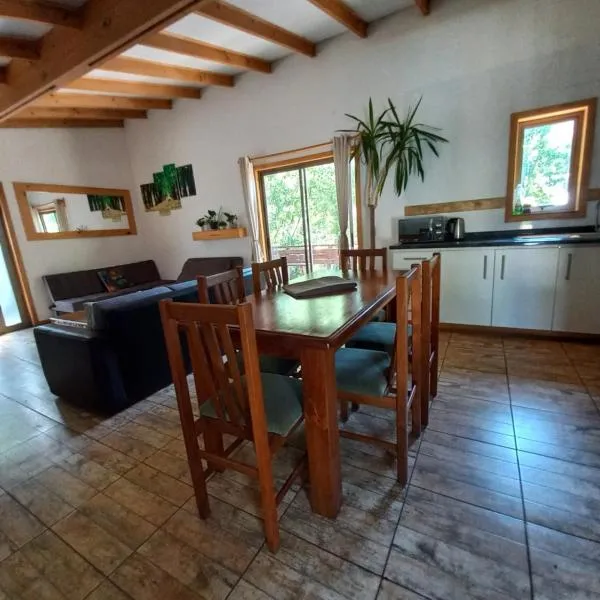 Cabañas Golem - Camino Termas de Chillán, hotel in Guangualí