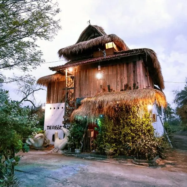 The Rabbit Tree Hostel, hotel v destinaci Gili Meno