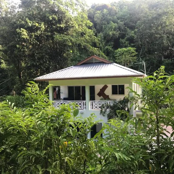 FOND B'OFFAY LODGE, hotel em Victoria