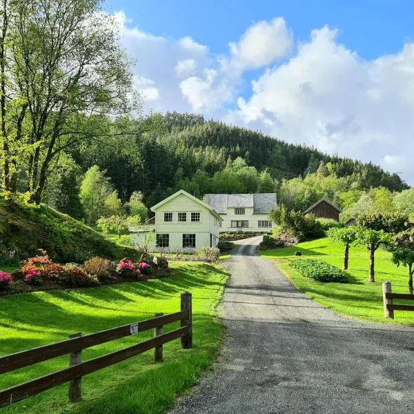 Ropeid Fjordferie, hotel in Ropeid