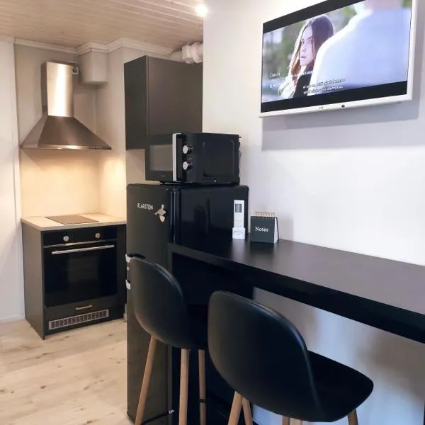 Upea moderni pieni yksiö rauhallisella sijainnilla - itsepalvelukirjautuminen - SELF CHECK-IN, hotel in Vaasa