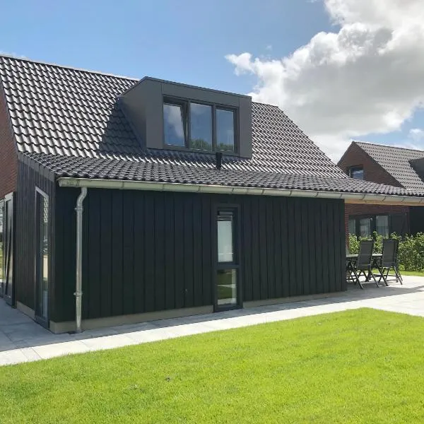 Bungalow 74 op Recreatiepark De Wielen, Hotel in Sint Maarten