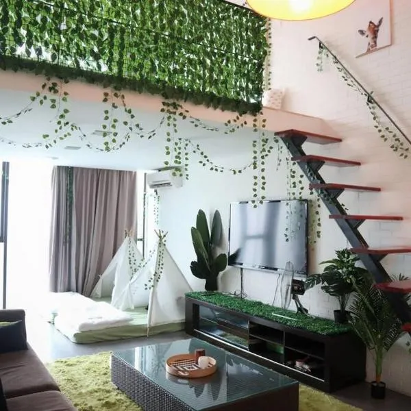 Jungle Loft for 6-7pax near IKEA, Kidzania and 1U, hotel in Petaling Jaya