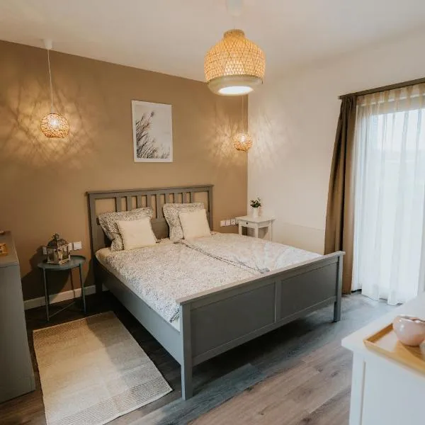 Gyopár Lodge - Gyopárosfürdő, ξενοδοχείο σε Oroshaza