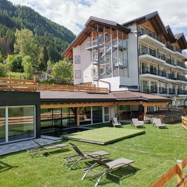 Active Alm Hotel, hotel u gradu Moena
