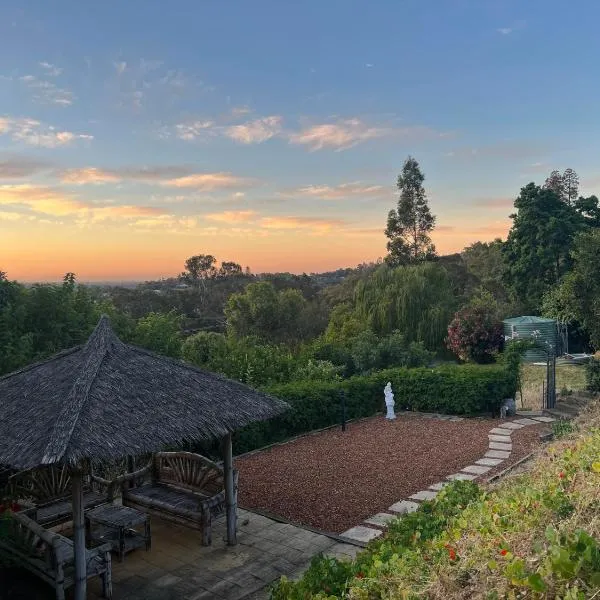 Bright & Beautiful Home On The Hills!, Hotel in Kelmscott