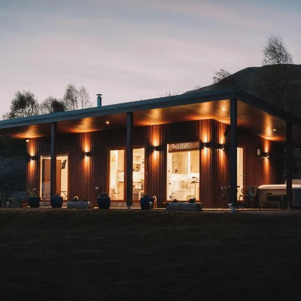 Frances' Sketch Pad with Hot Tub, hôtel à Fort William