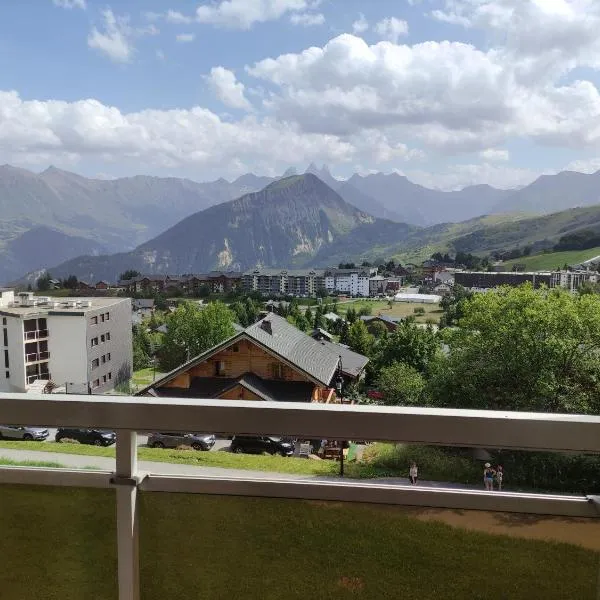 Appartement La Toussuire avec vue exceptionnelle, hotel in La Toussuire