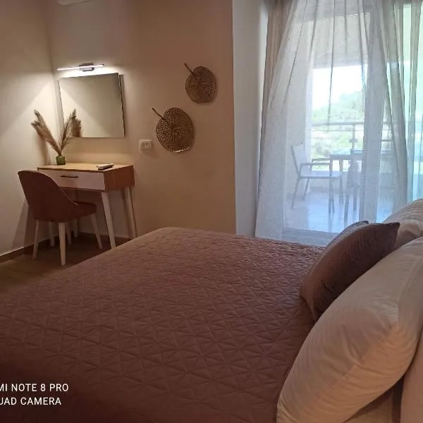 Rousis Studios, hotel in Parga