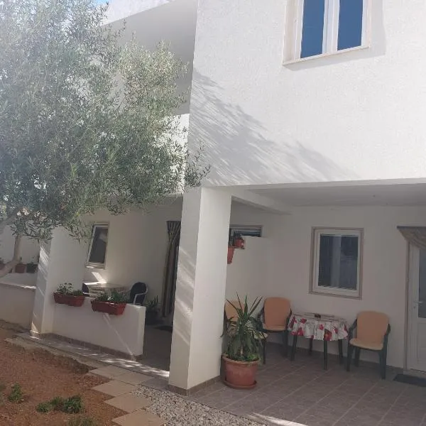 Apartments Slavica, hotel en Bol