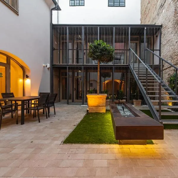 r12 Apartments, hotel in Győr