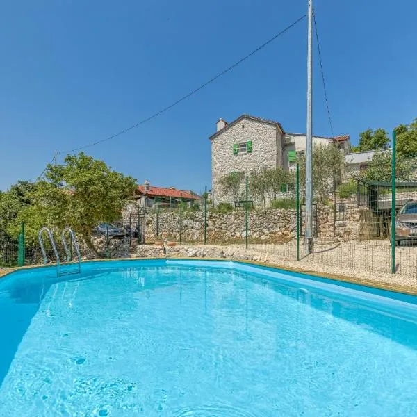 Villa Ana with jacuzzi & swimming pool, hôtel à Cres