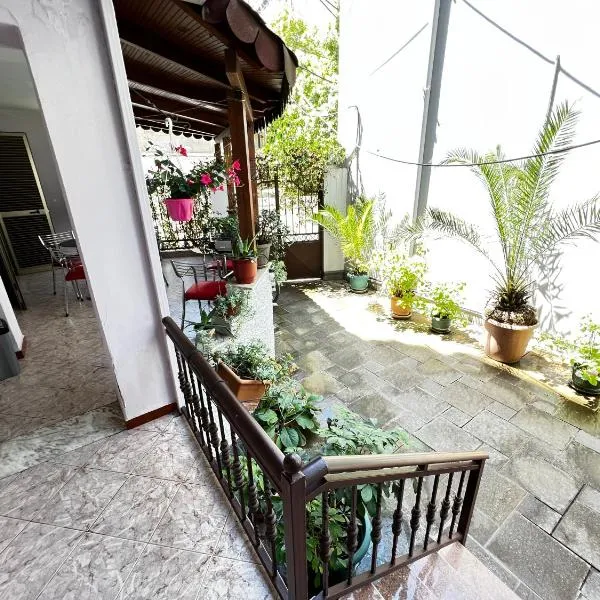 Grand Veranda Apartment, hotel in Tirana