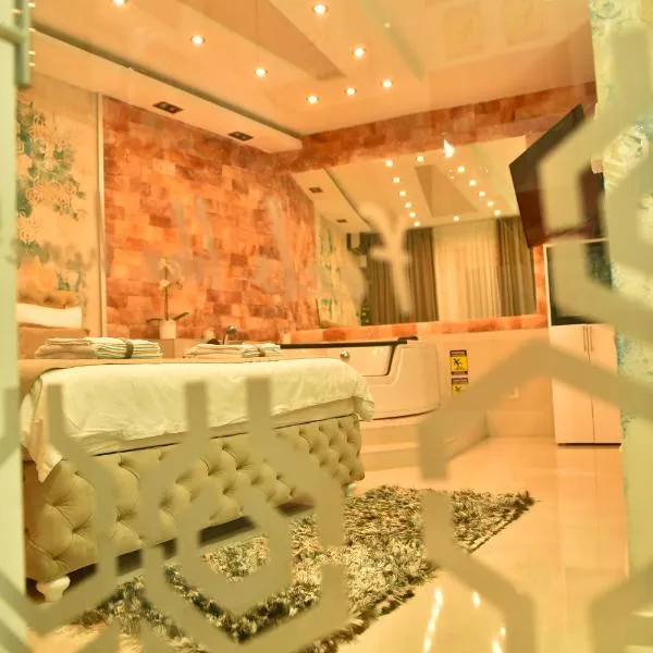 Design Apartment PREMIUM SPA LUX 4 STAR "DUBAI" Completely PRIVATE Wellness & Spa FREE INCLUDED Sauna & Jacuzzi & Salt Wall & Fire place & 3D Ceilings & Business WiFi & NETFLIX & Keyless code entry & FULL SMART APP & SECURE 2 Parking place, ξενοδοχείο σε Τσούπρια