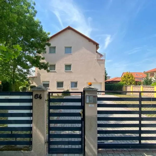 Aranypart Apartman, hotel di Siófok