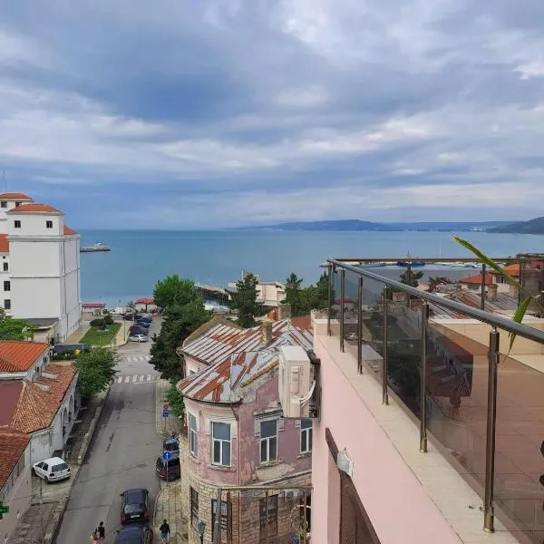 Апартамент Амира 3, hotel en Balchik