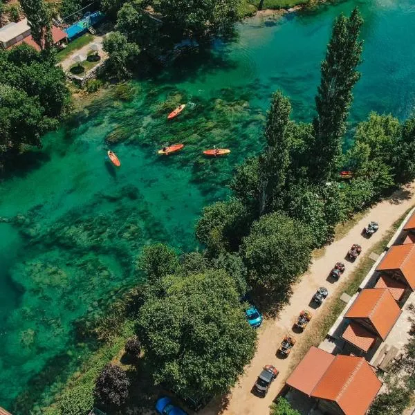 River huts Zrmanja, hotel in Obrovac