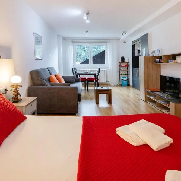 Modern studio in Arinsal of 40 m² with mountain view, hotel v destinaci Arinsal