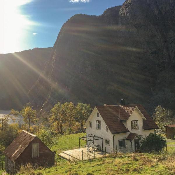 Nice Home In Erfjord With 4 Bedrooms And Wifi