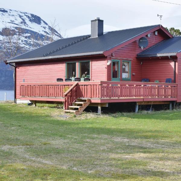 Amazing Home In Hol I Tjeldsund With 3 Bedrooms