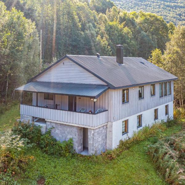 Stunning Home In Jostedal With 3 Bedrooms And Wifi