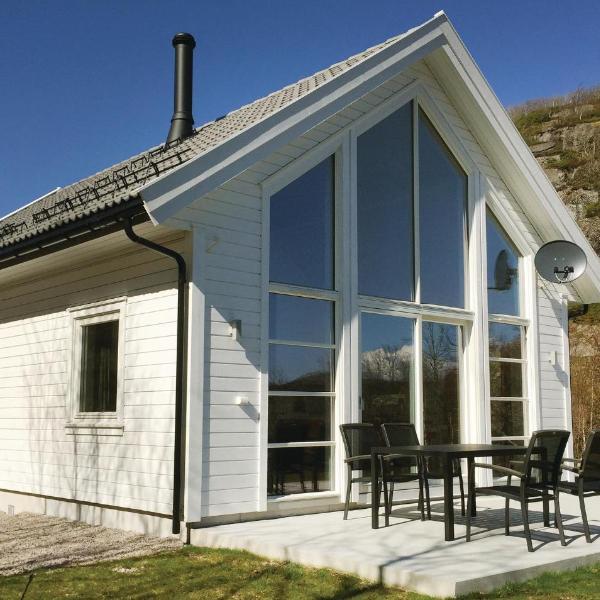 Nice Home In Lyngdal With 4 Bedrooms
