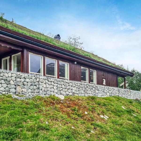 Nice Home In Stordal With 4 Bedrooms, Sauna And Wifi