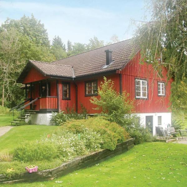 Nice Home In Uddevalla With 3 Bedrooms And Wifi