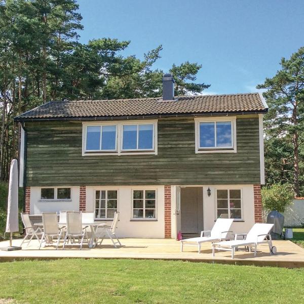 Amazing Home In Borrby With 3 Bedrooms, Sauna And Wifi