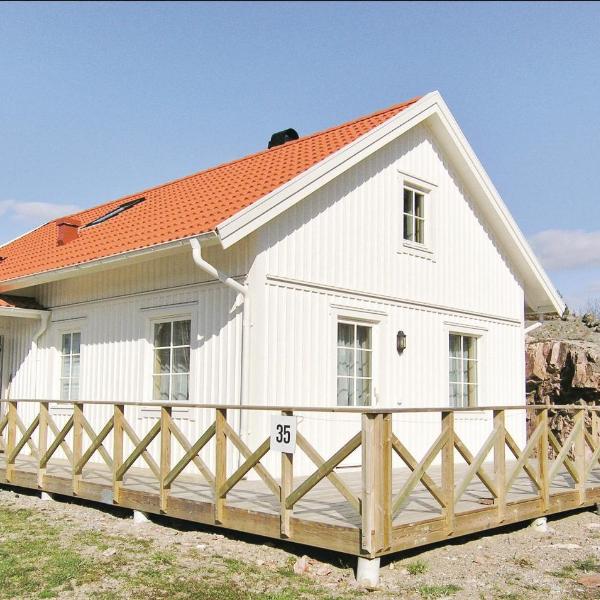 Amazing Home In Fjllbacka With 4 Bedrooms, Sauna And Wifi