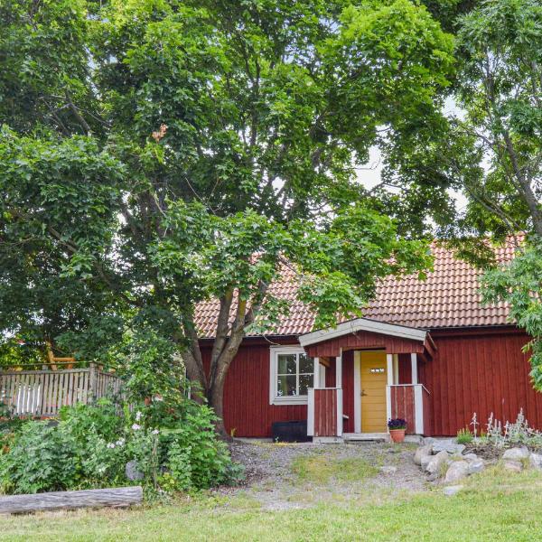 Awesome Home In Gnesta With 1 Bedrooms, Sauna And Wifi