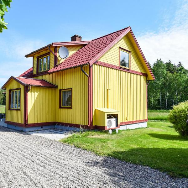 Nice Home In Vnersborg With 2 Bedrooms And Wifi