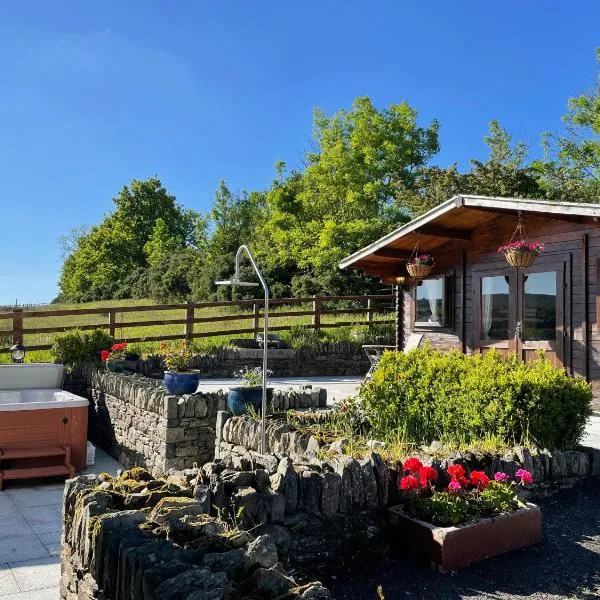 Chalet Superking bed Free Sauna jacuzzi: Killaloo şehrinde bir otel
