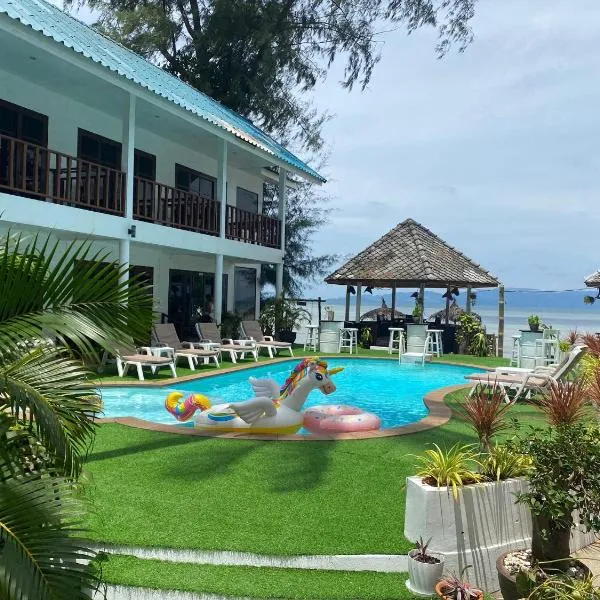Tiki Beach Koh Phangan Beach Restaurant Bar and Coworking, hotel in Baan Tai