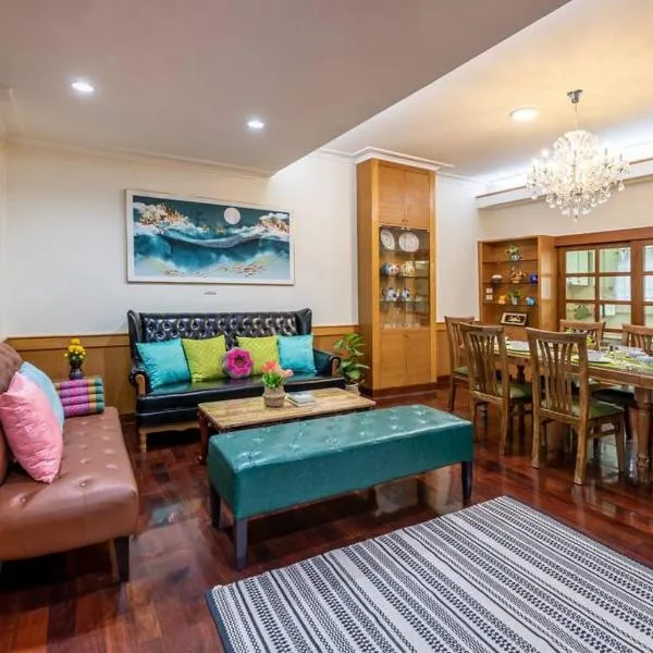 AT NANA-5Bed, CITY CENTER, Nana BTS, MBK, Central World, Siam, hotel in Bangkok