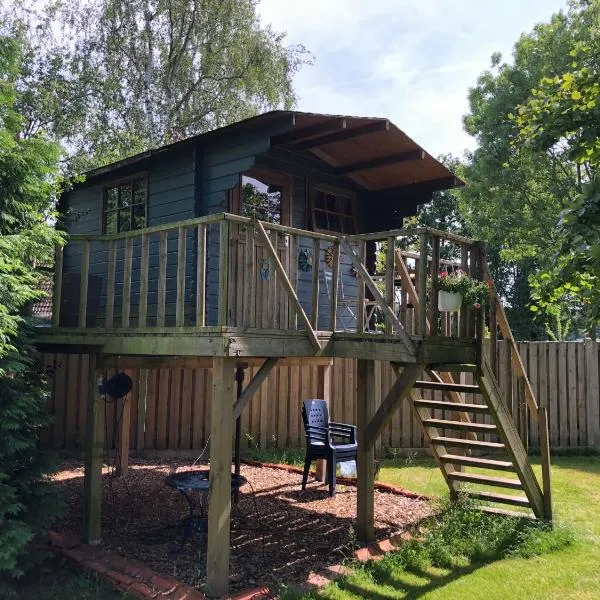 Treehouse op het platteland van Huize Ouwervelden, hotel in Centrum