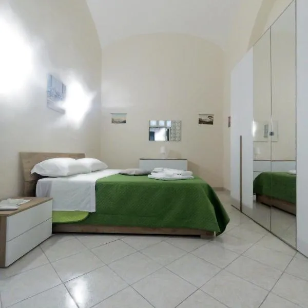 Casa vacanze nonna Luisella, hotel in Naples