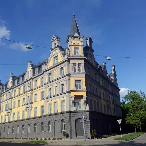 PREMIUM CLASS apartment, FREE parking, maximum 5 guests, 2 bedrooms, 3 beds, hotel in Rīga