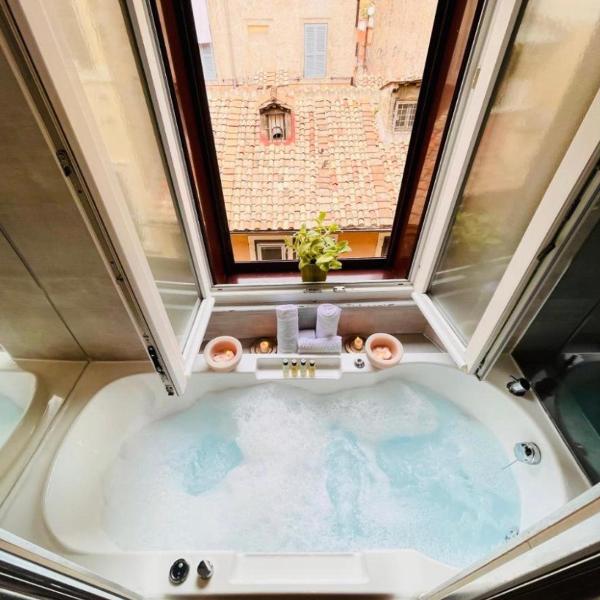 Town House Spagna- luxury Rooms with Jacuzzi Bath