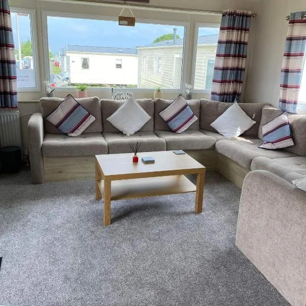 32 Elm Walk, hotel in Whitley Bay