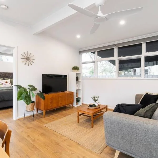 Modern Stylish Self-contained Apartment, hotel en Burnside