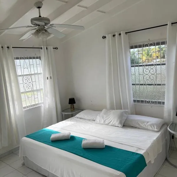 Home2Home Guesthouse, готель у місті Крайст-Черч