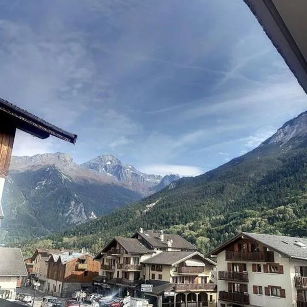 Appartement plein centre ville de Bozel: Bozel şehrinde bir otel