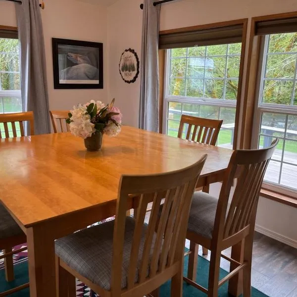 A Relaxing Getaway-A Backwoods Cabin SolDuc River, hotel in Beaver