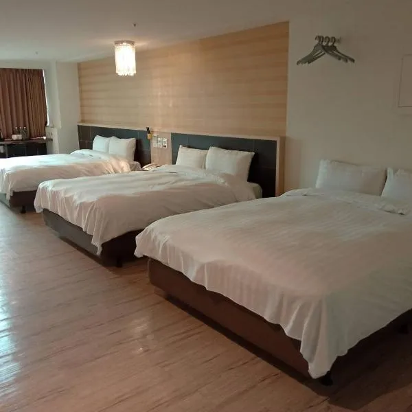 Dengfeng Milan Business Hotel, hótel í Huwei