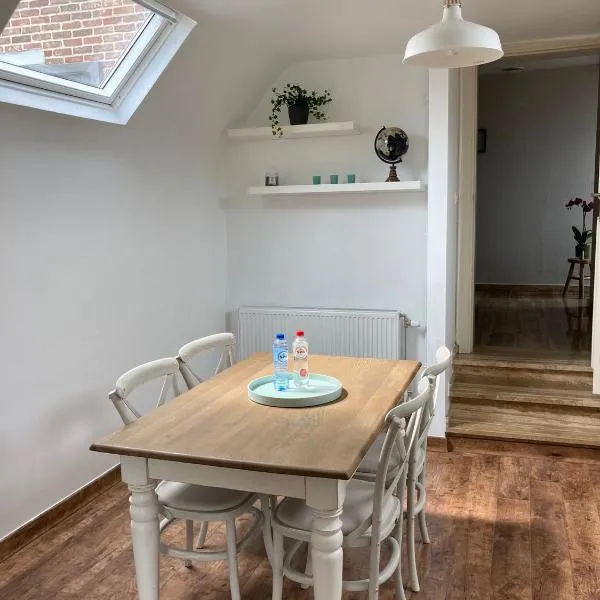 Rustig appartement in het groen met terras, hotel v destinaci Kontich