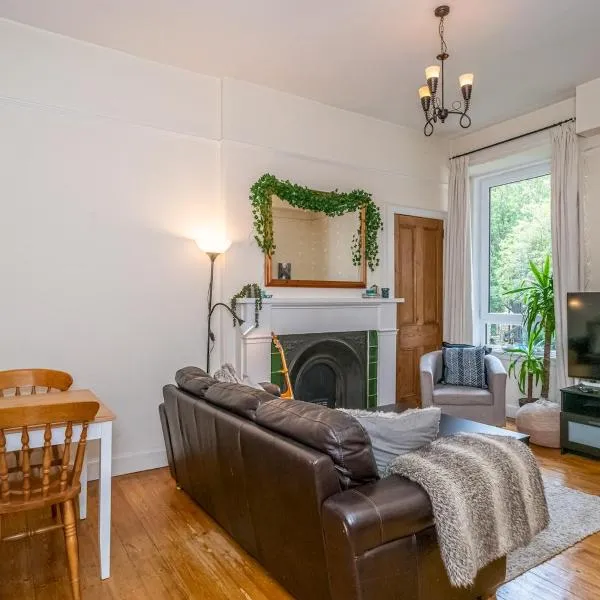 Superb 1 Bed Flat in Traditional Victorian Building - Pass the Keys, hotel i Edinburgh