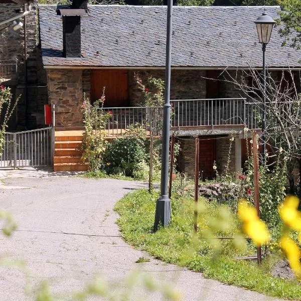 Apartaments Turístics Vilaró, hotel en Llorts